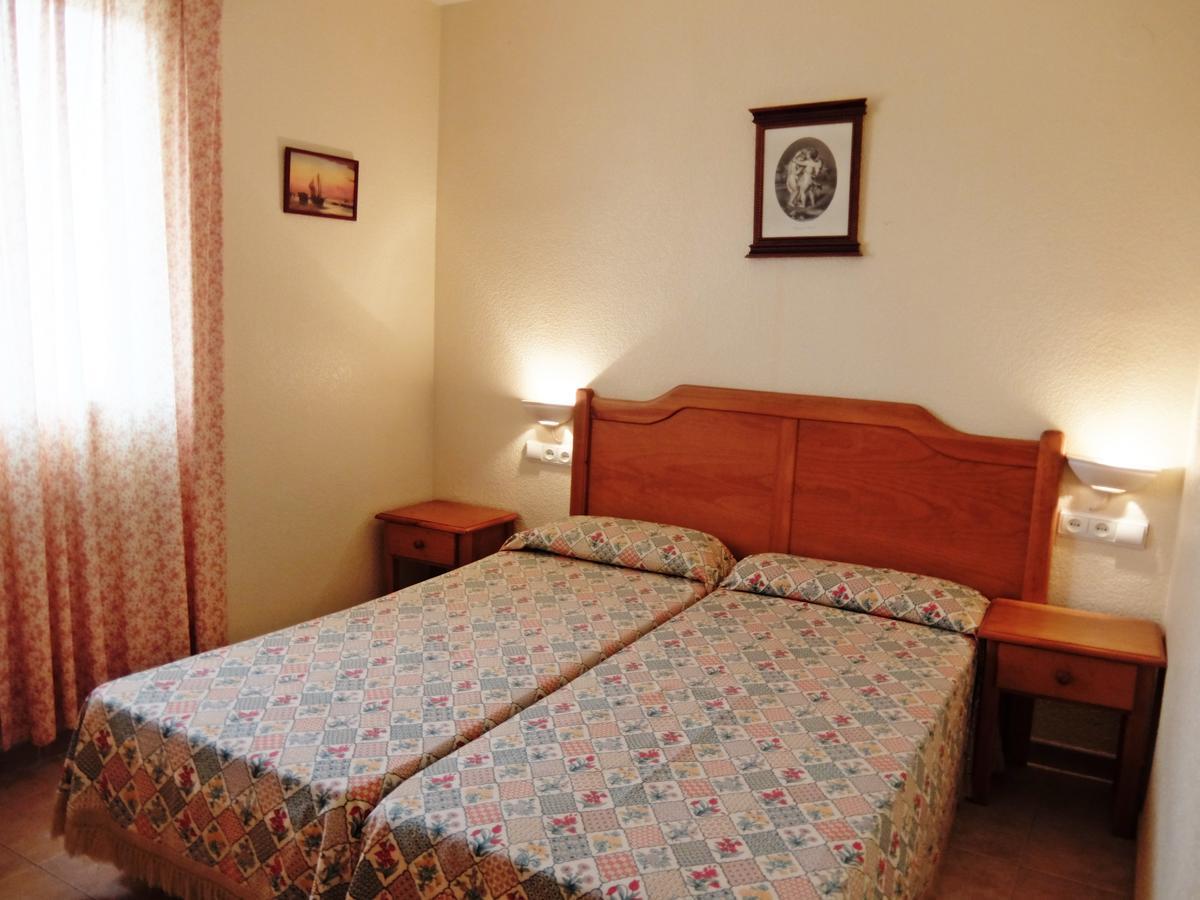Los Juncos Apartamentos - Solo Familias オリーバ エクステリア 写真
