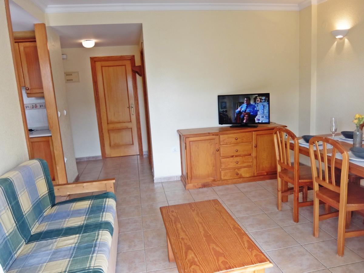 Los Juncos Apartamentos - Solo Familias オリーバ エクステリア 写真